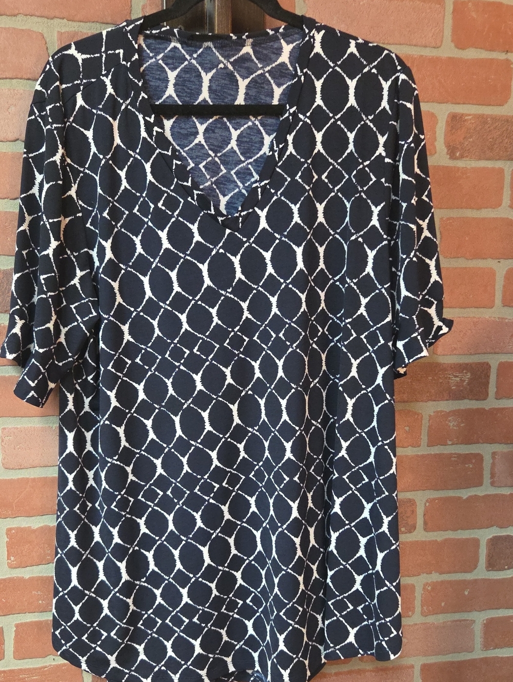HEIMISH USA Navy and White Geometric V-Neck Tunic 3x?